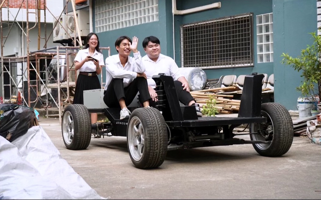 สเก็ตบอร์ด.jpg สเก็ตบอร์ด